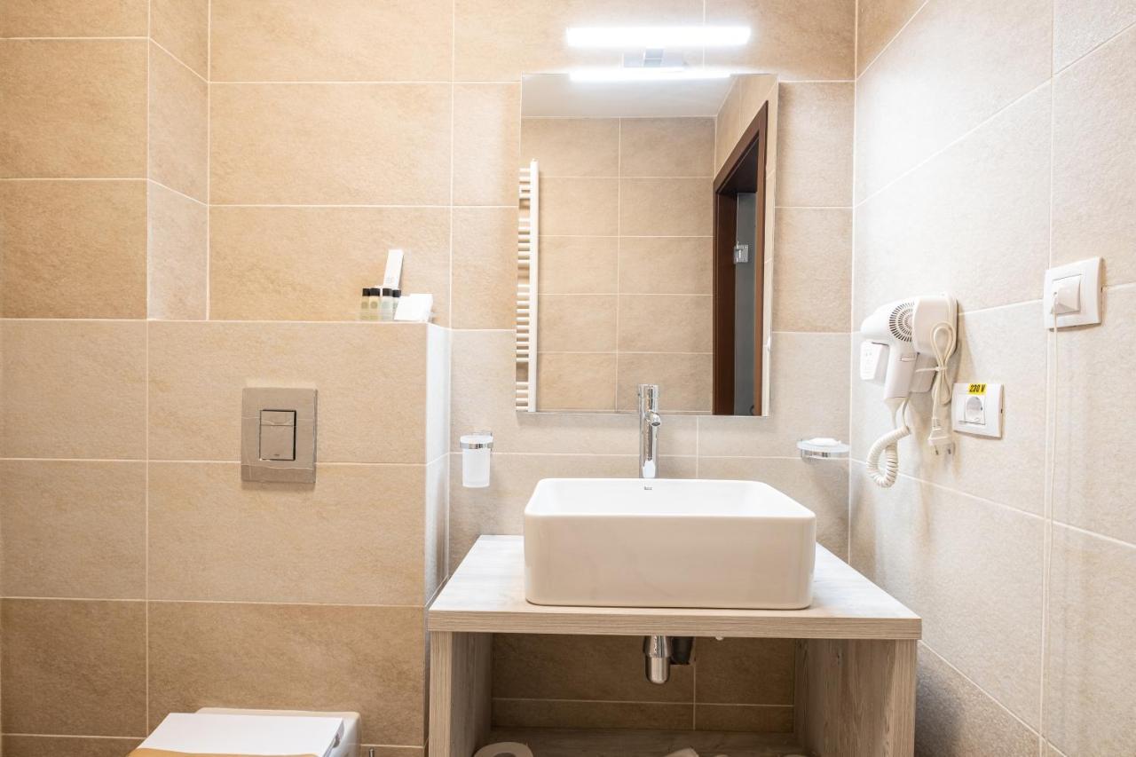 Fiald Hotel&Spa Bacău Exteriér fotografie