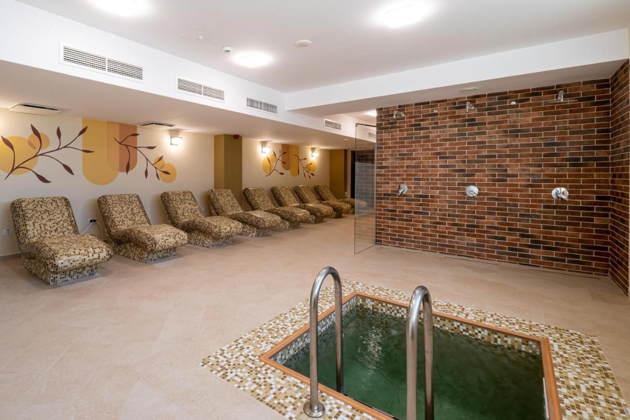 Fiald Hotel&Spa Bacău Exteriér fotografie